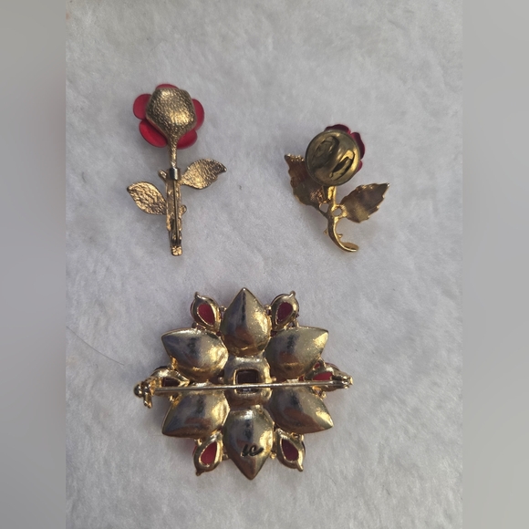 Brooch Set of 2 + 1 Push Pin | Floral Red and Gold - Picture 2 of 5